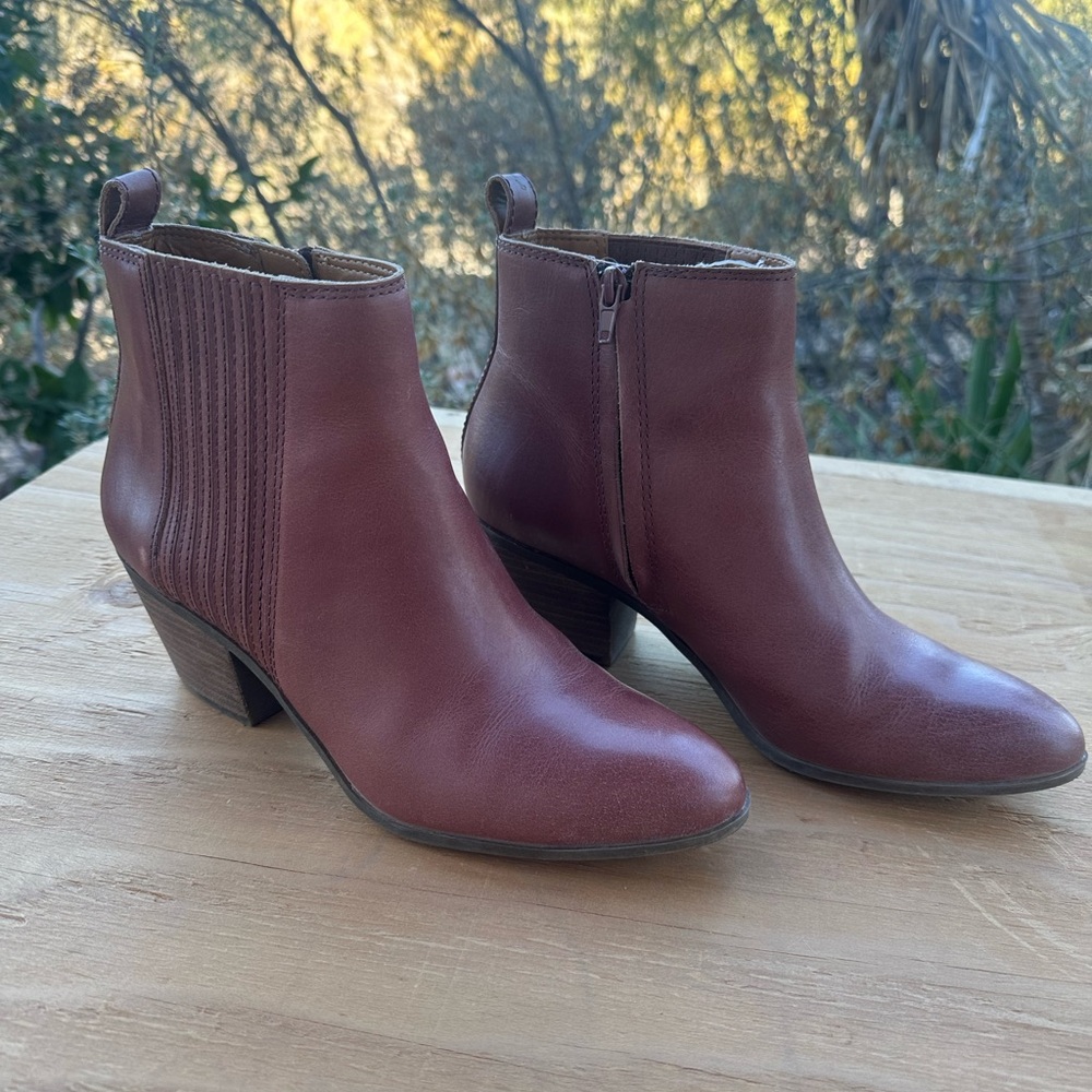 Frye’s brown ankle boots